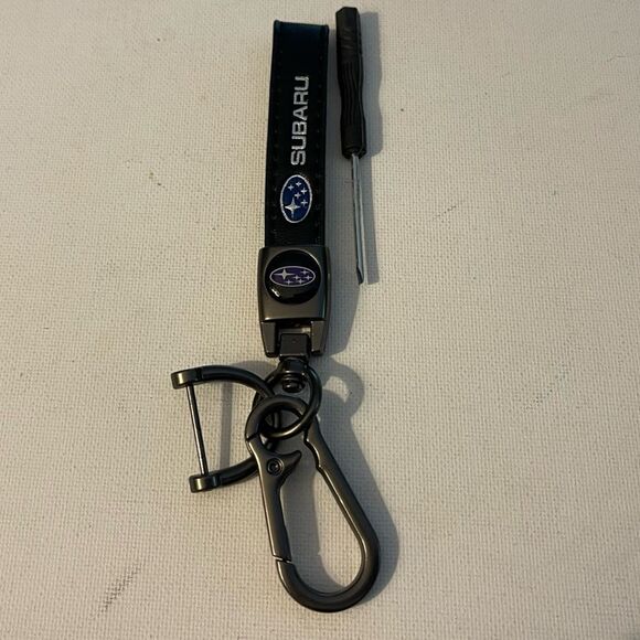 Subaru Logo Key Fob Keychain in Black and Silver Leather NWT - Picture 2 of 4